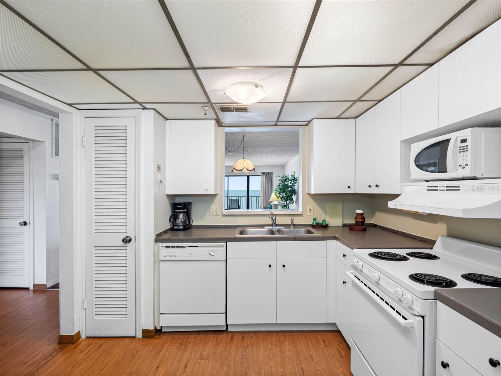 SEA BREEZE OF MADEIRA CONDO - Residential