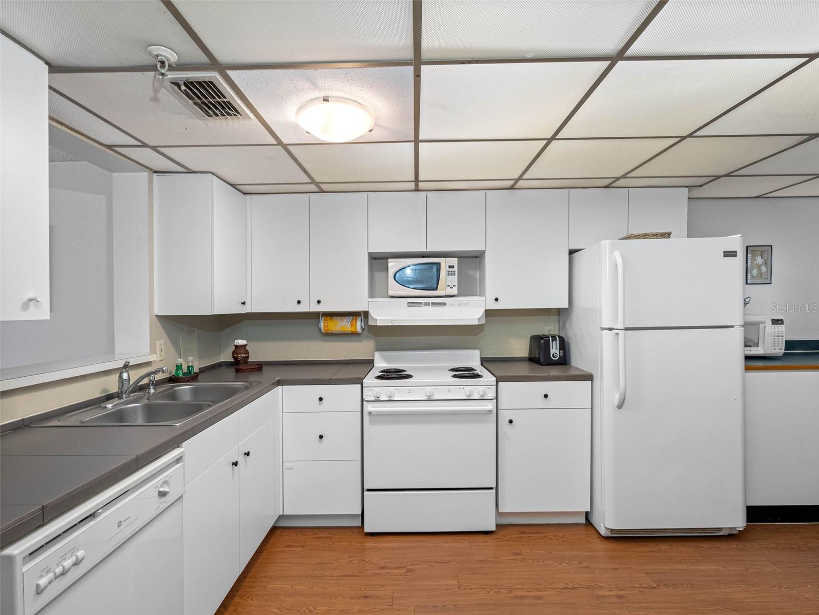 SEA BREEZE OF MADEIRA CONDO - Residential