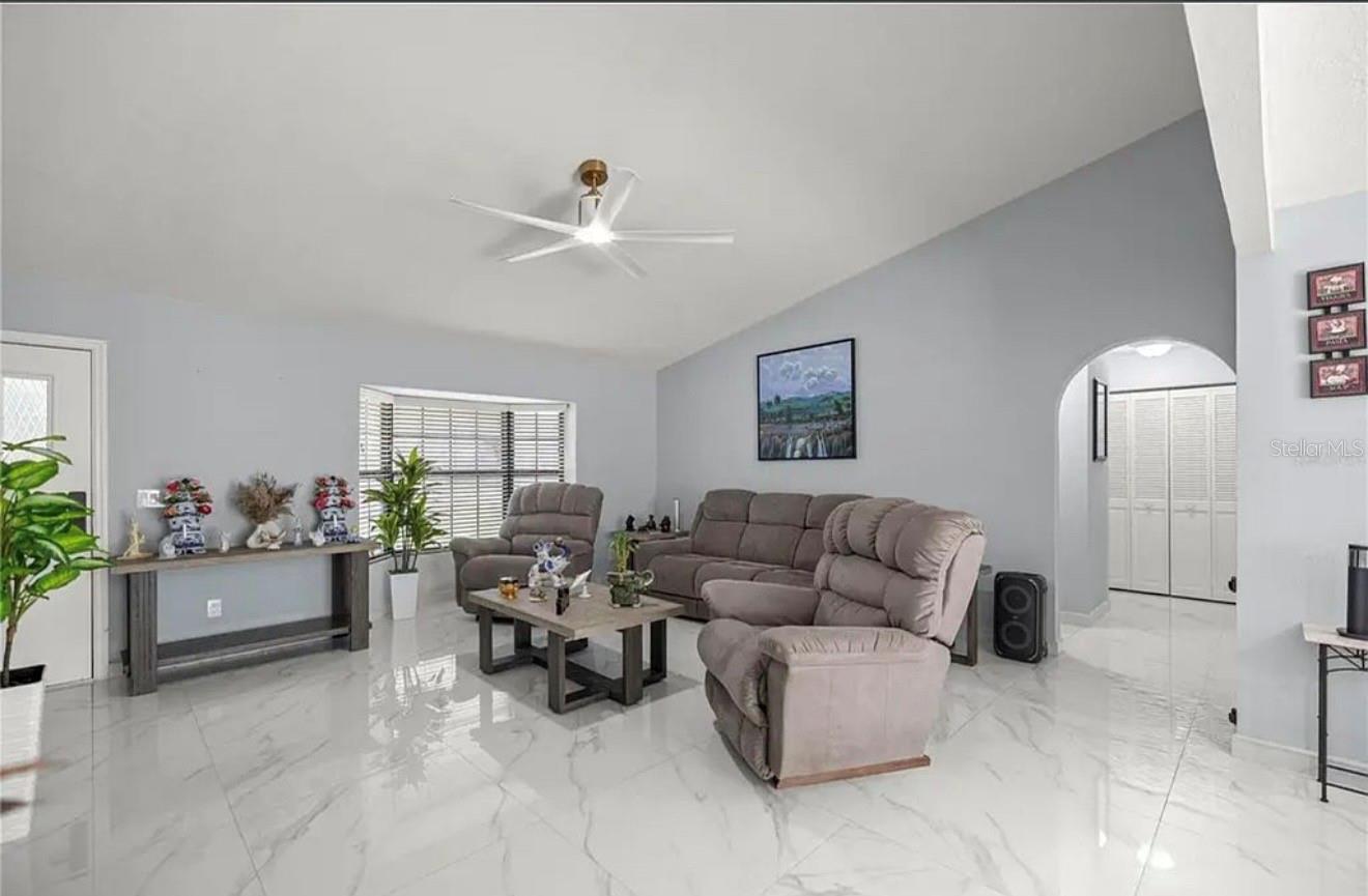 OCALA OAKS - Residential