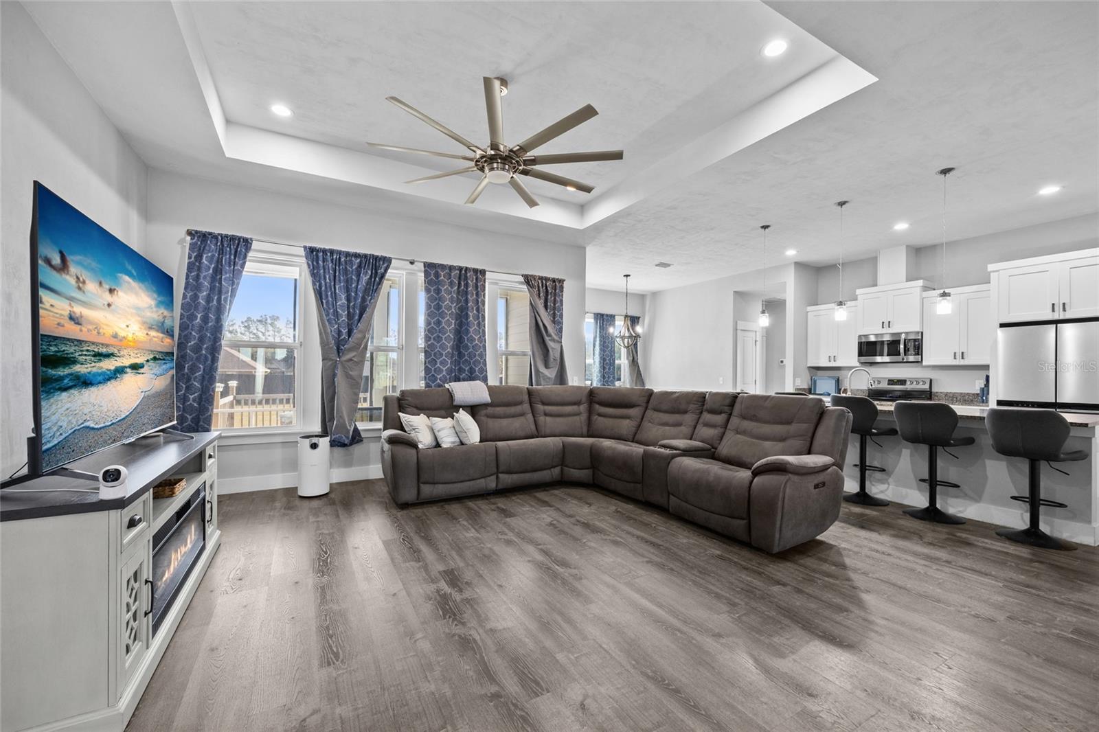 ROLLING MEADOWS SUB - Residential