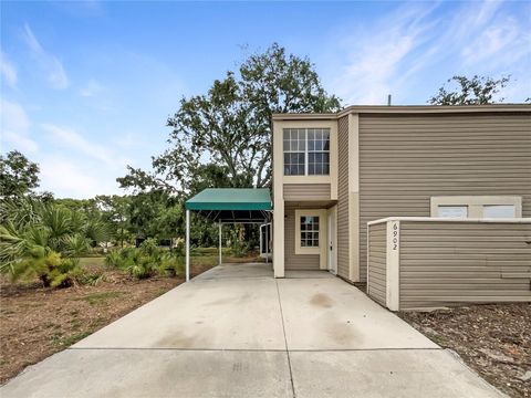 Photo of 6902 Lakeview Court, Tampa, FL 33634 (MLS # O6302789) Photo of 6902 Lakeview Court, Tampa, FL 33634 (MLS # O6302789)