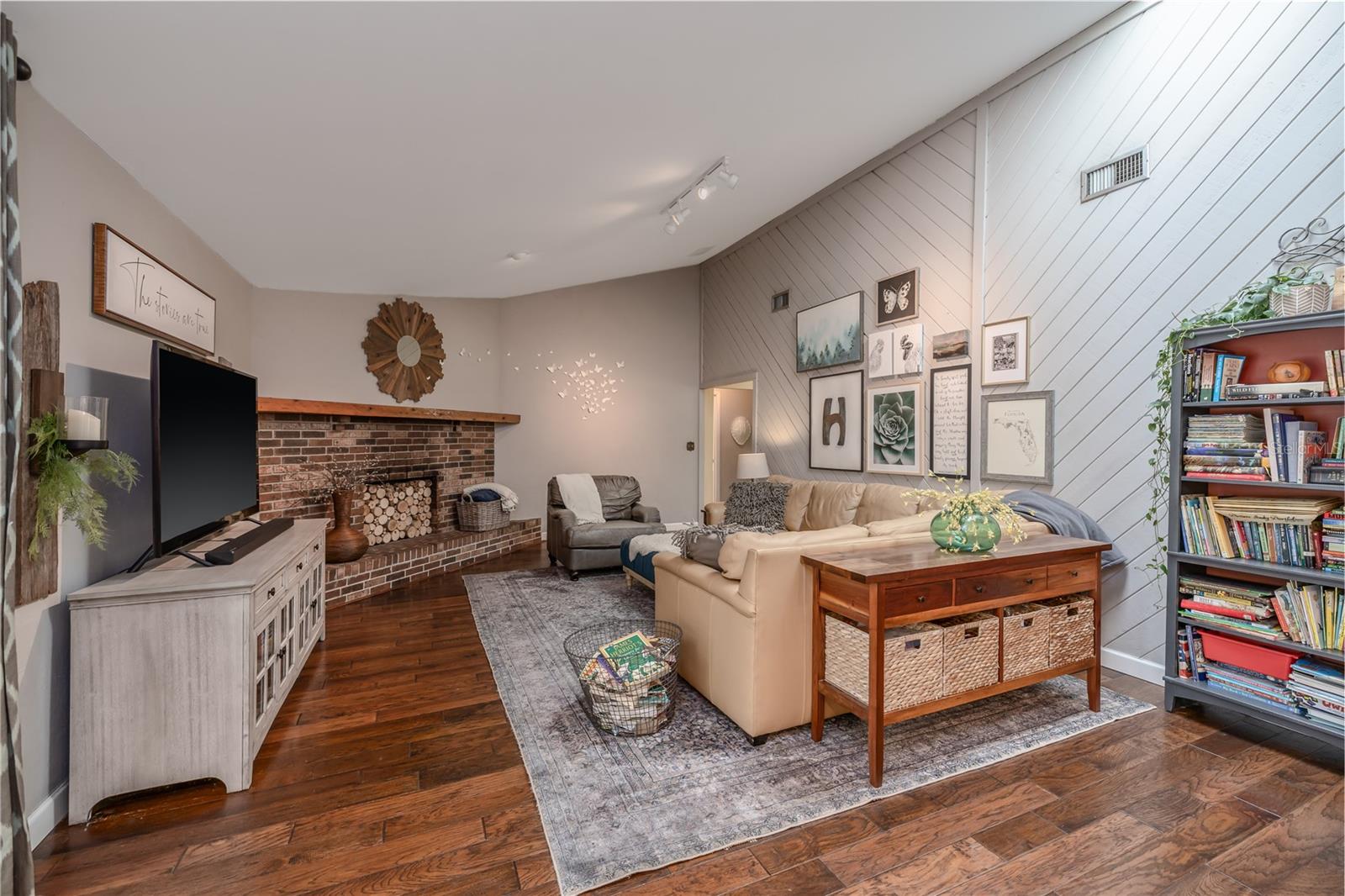 OAKRIDGE ACRES - Residential