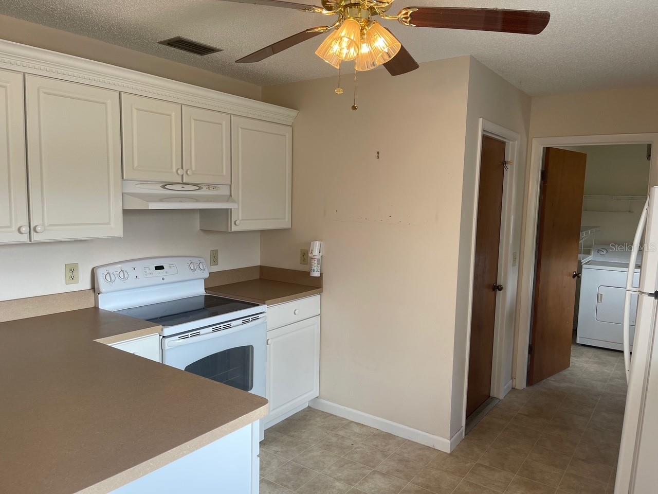 3048 UNITY TREE DRIVE