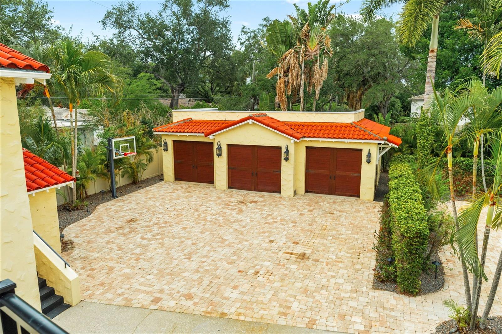 DAVIS ISLANDS PB10 PG52 TO 57 - Residential