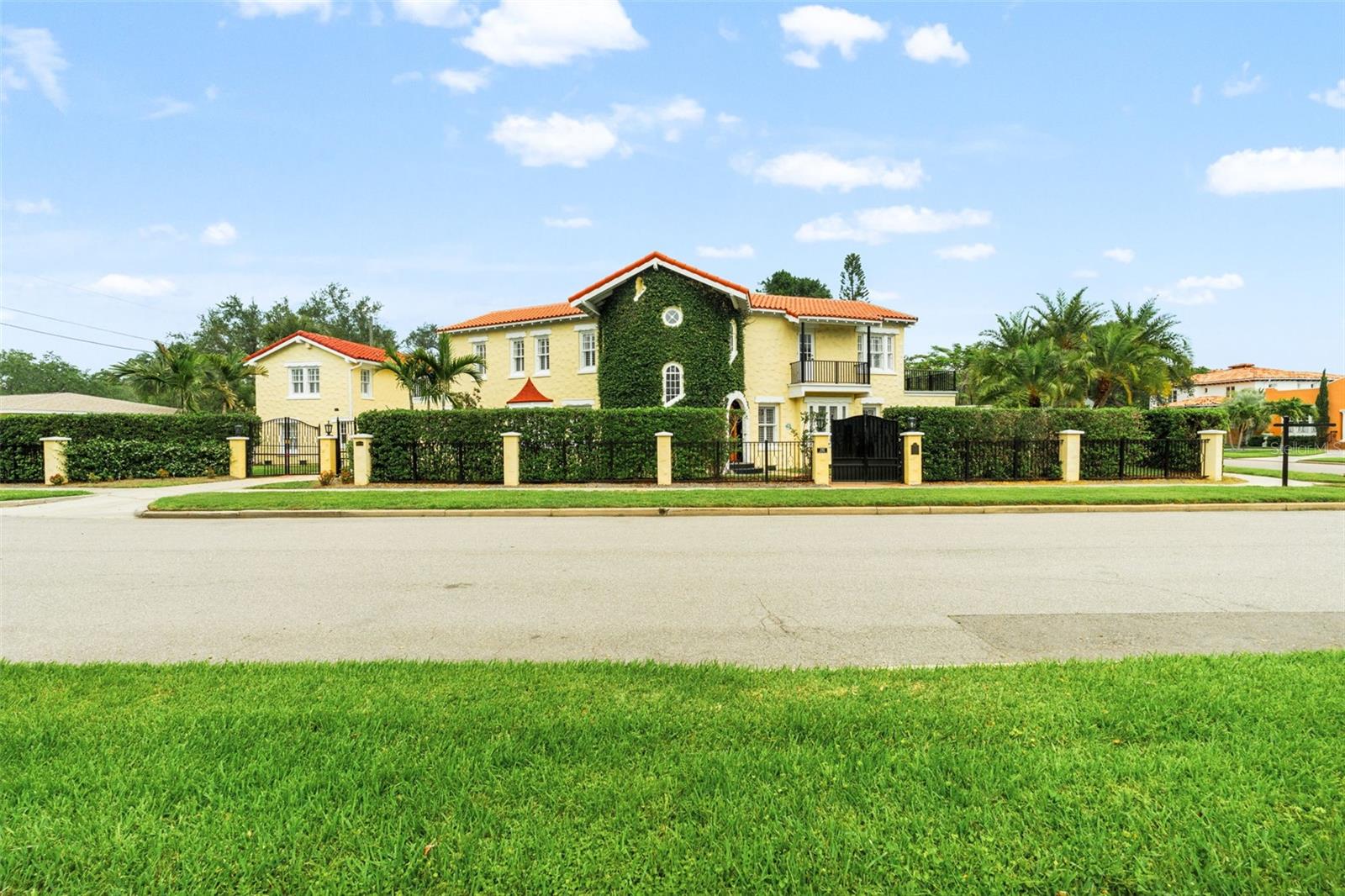 DAVIS ISLANDS PB10 PG52 TO 57 - Residential
