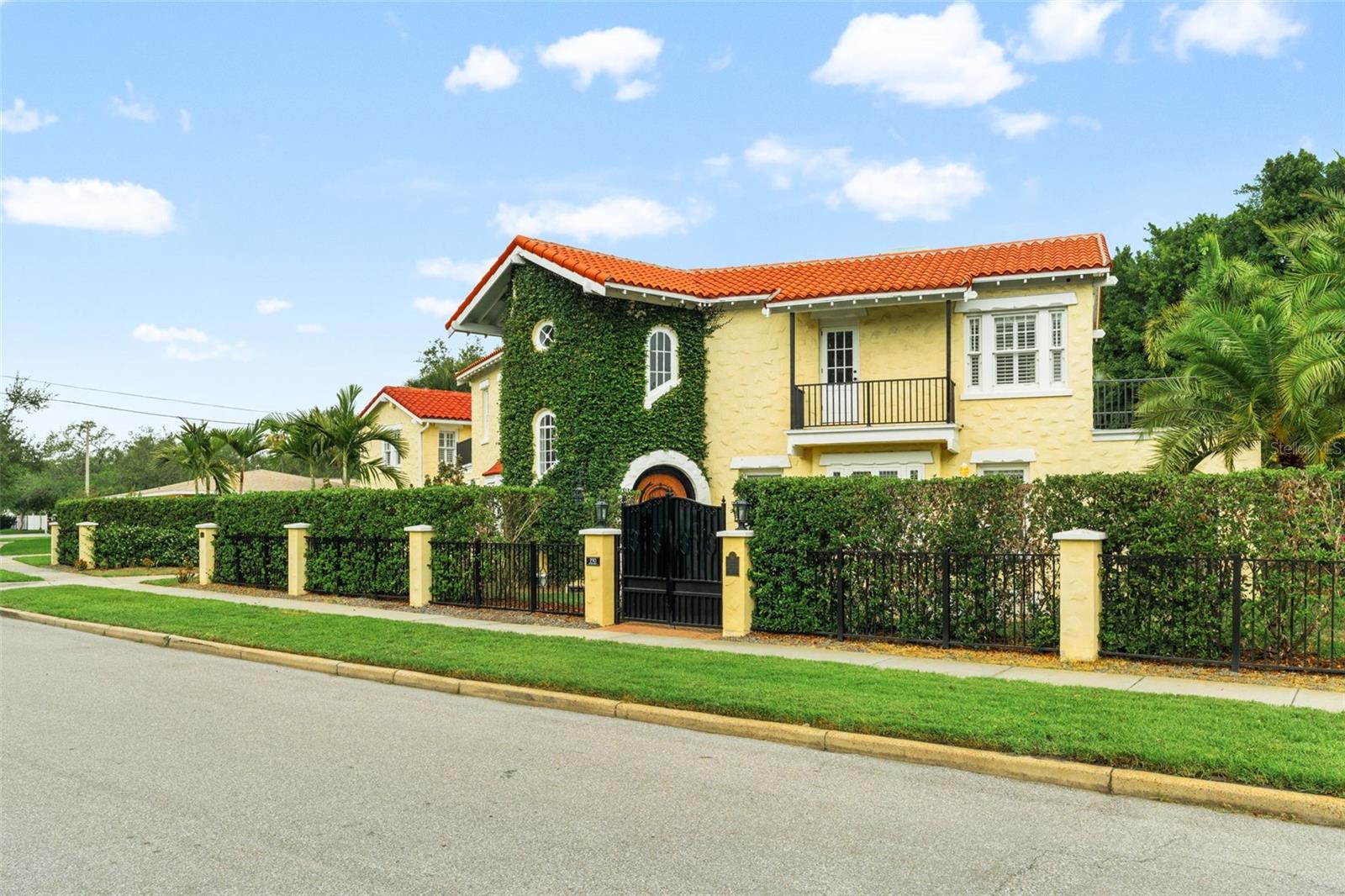 DAVIS ISLANDS PB10 PG52 TO 57 - Residential