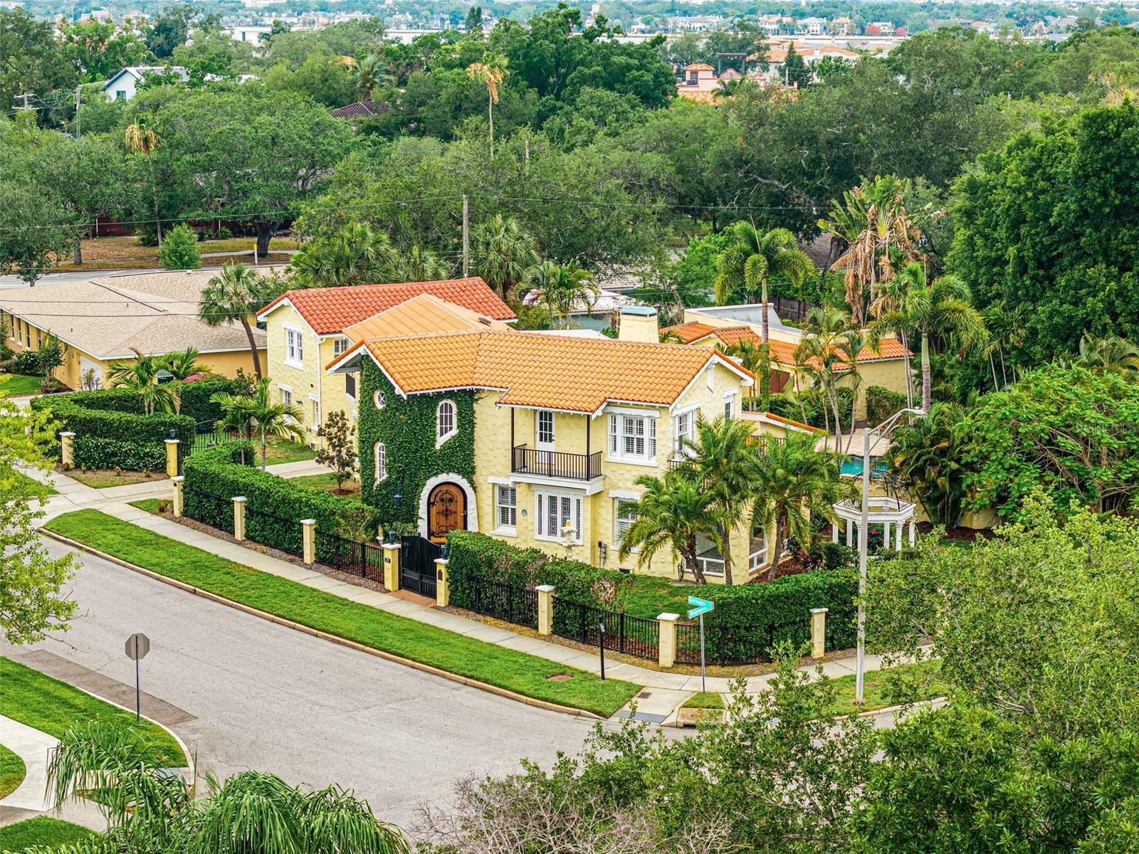DAVIS ISLANDS PB10 PG52 TO 57 - Residential