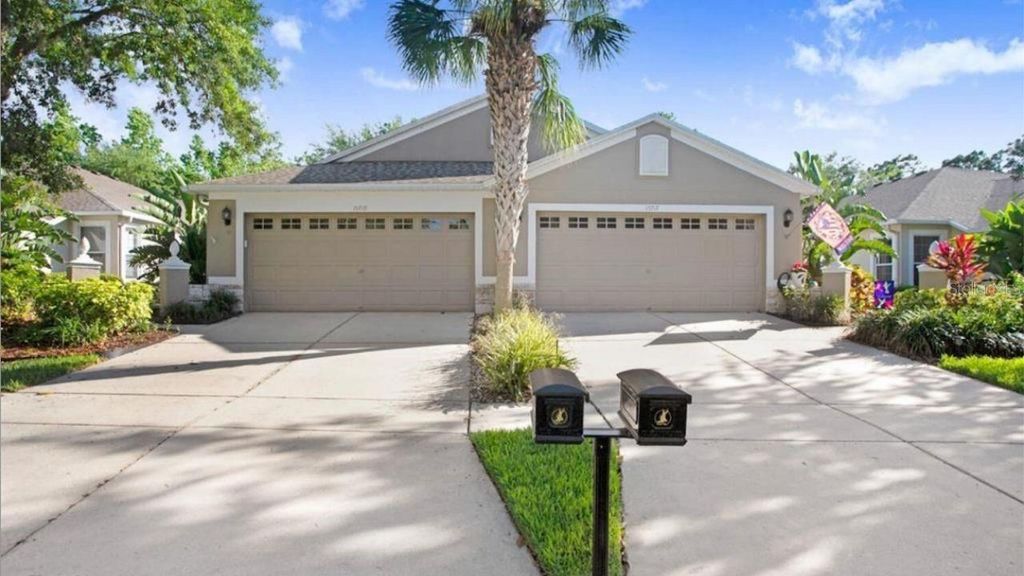 Photo of 15719 Phoebepark Avenue, Lithia, FL 33547 (MLS # J993278)
