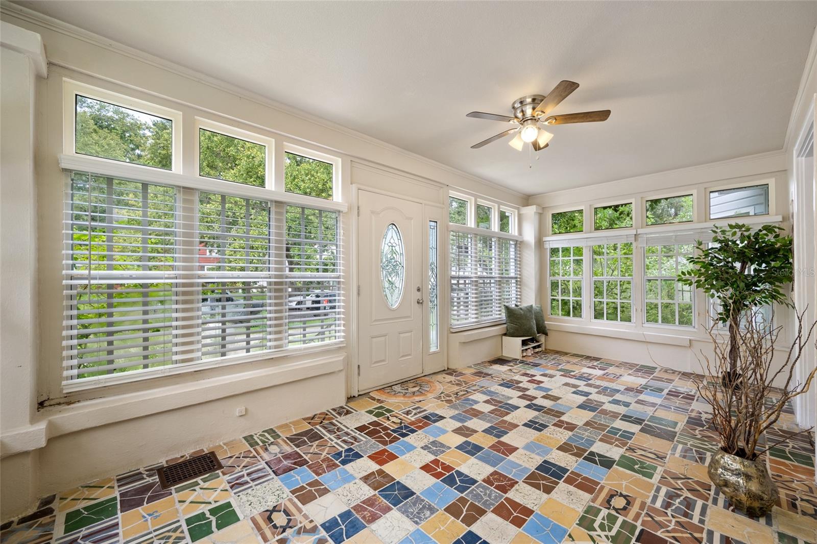 Casas a venda 3 - Jen Dantas 1225 11 STREET N