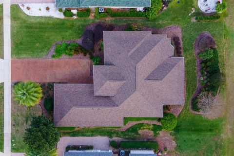 A home in LADY LAKE