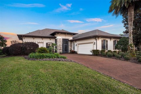 A home in LADY LAKE