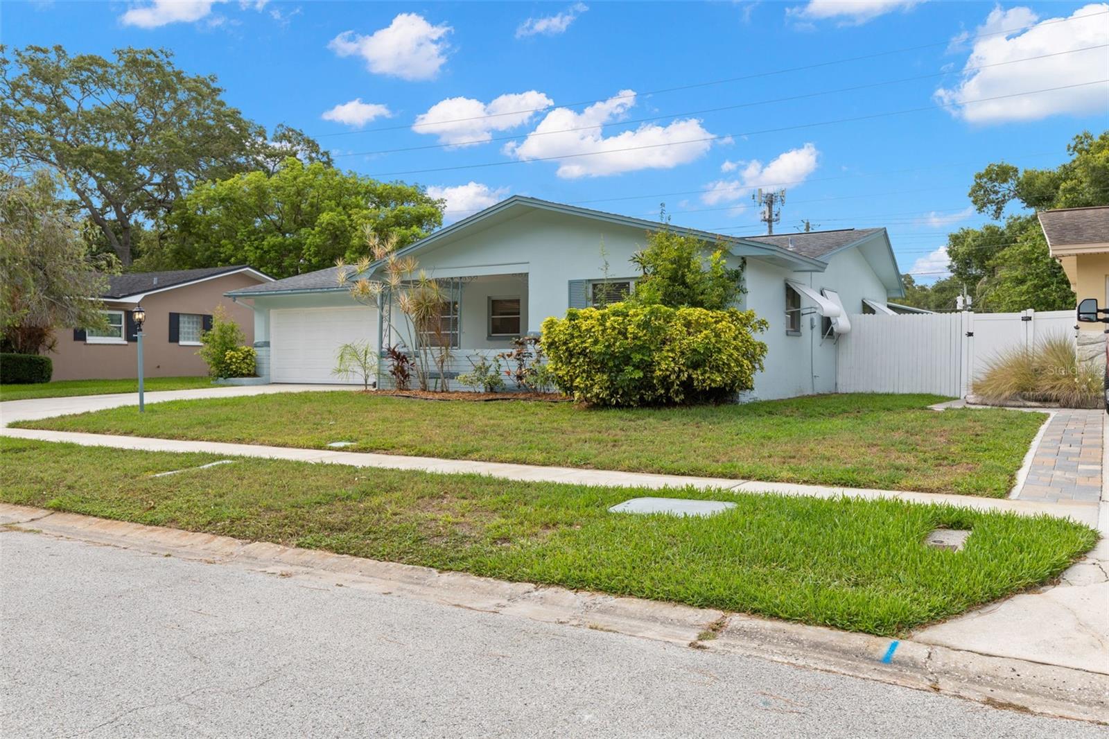 965 SANTA MONICA DRIVE