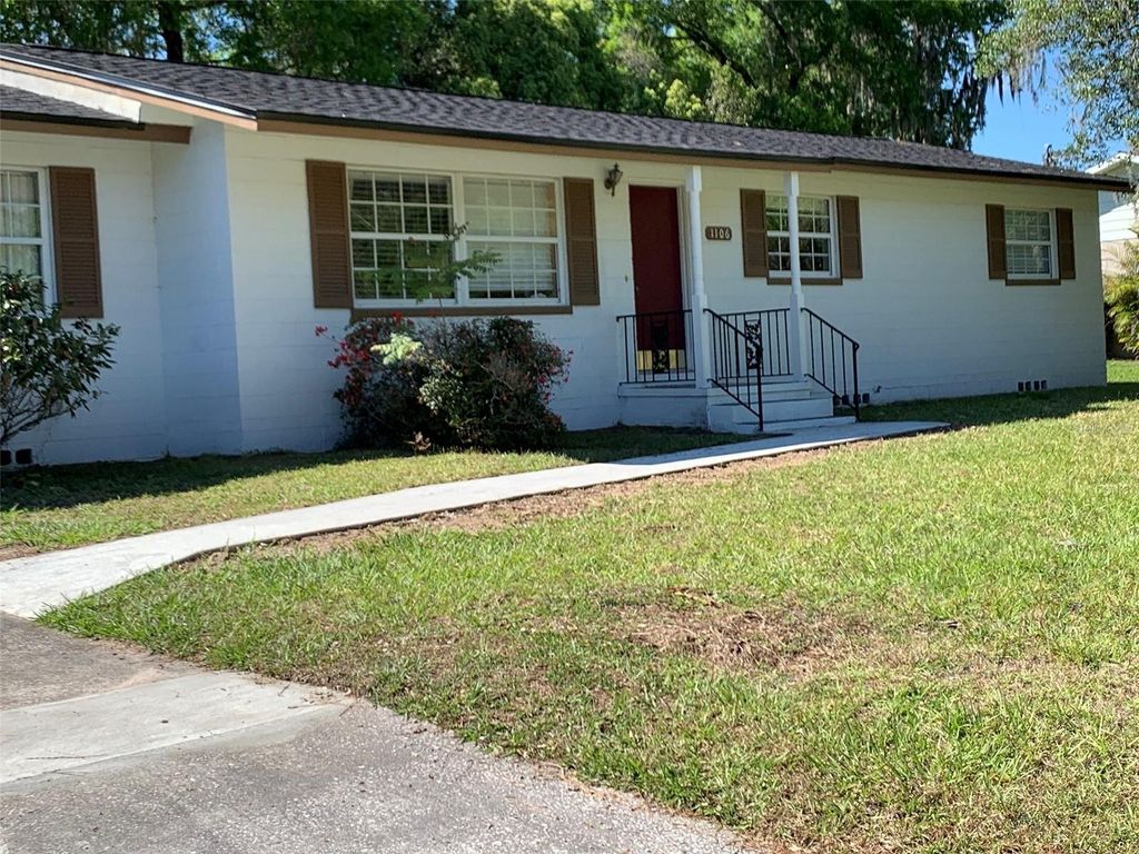 Photo of 1106 NE 17th Terrace, Ocala, FL 34470 (MLS # OM722155)