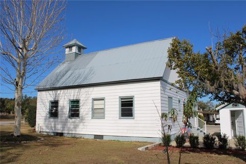 A home in ASTATULA