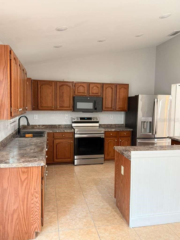 WILDERNESS PH 2 THE - Residential Lease