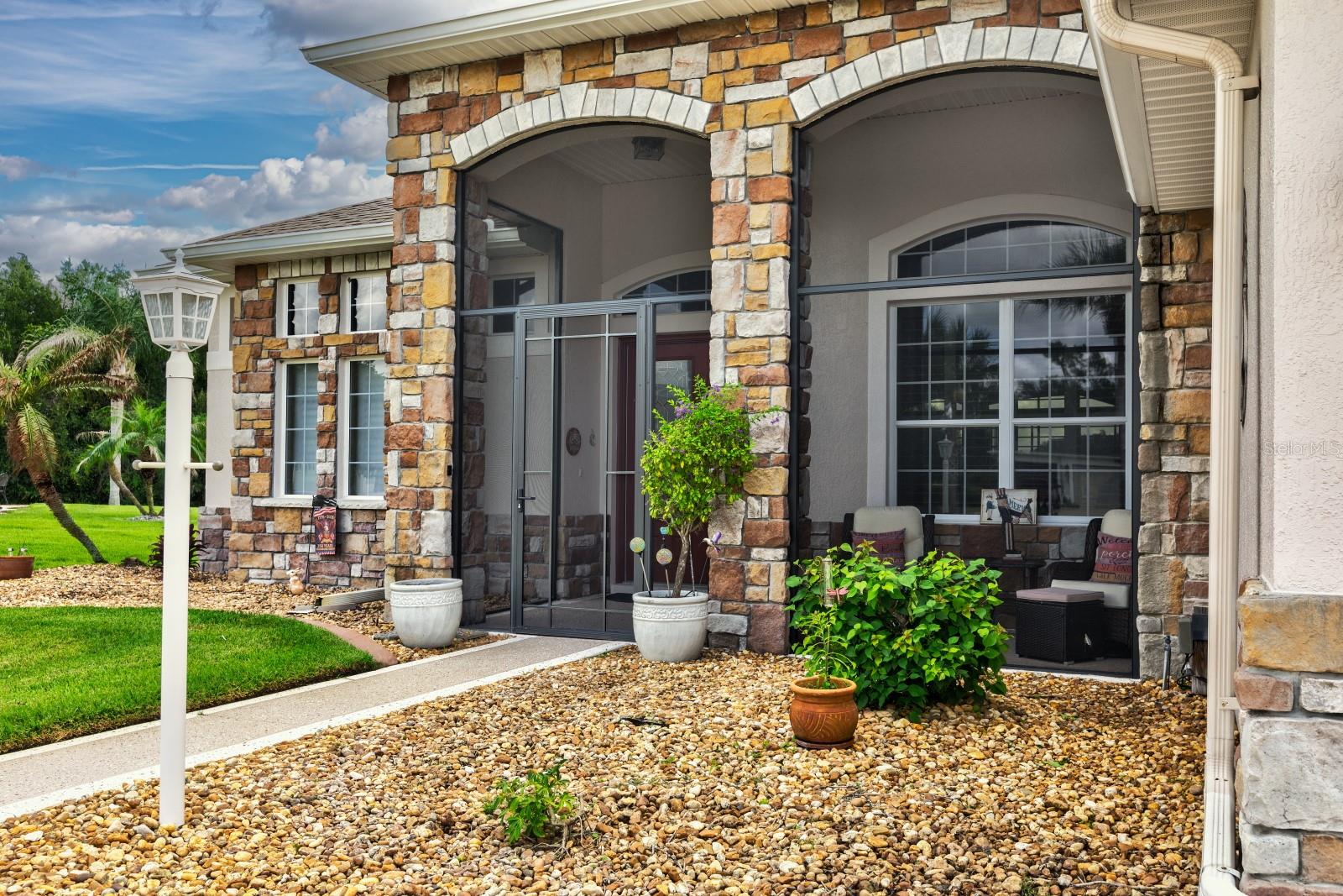 27028 OLD ENGLISH COURT