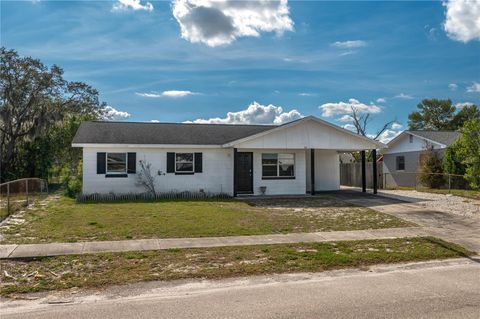 A home in WINTER HAVEN