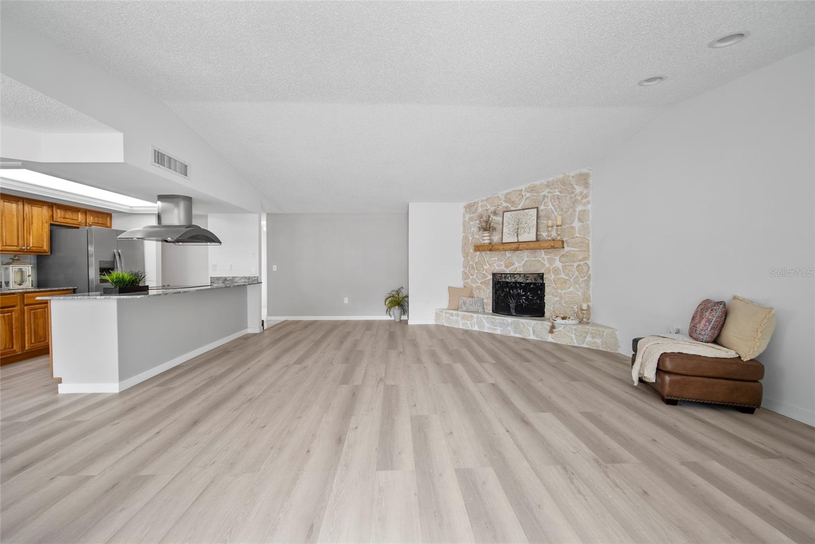 6204 WALSH LANE