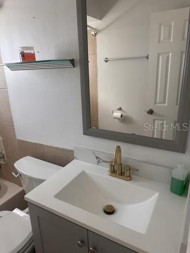 THE LAKES - Residential Lease