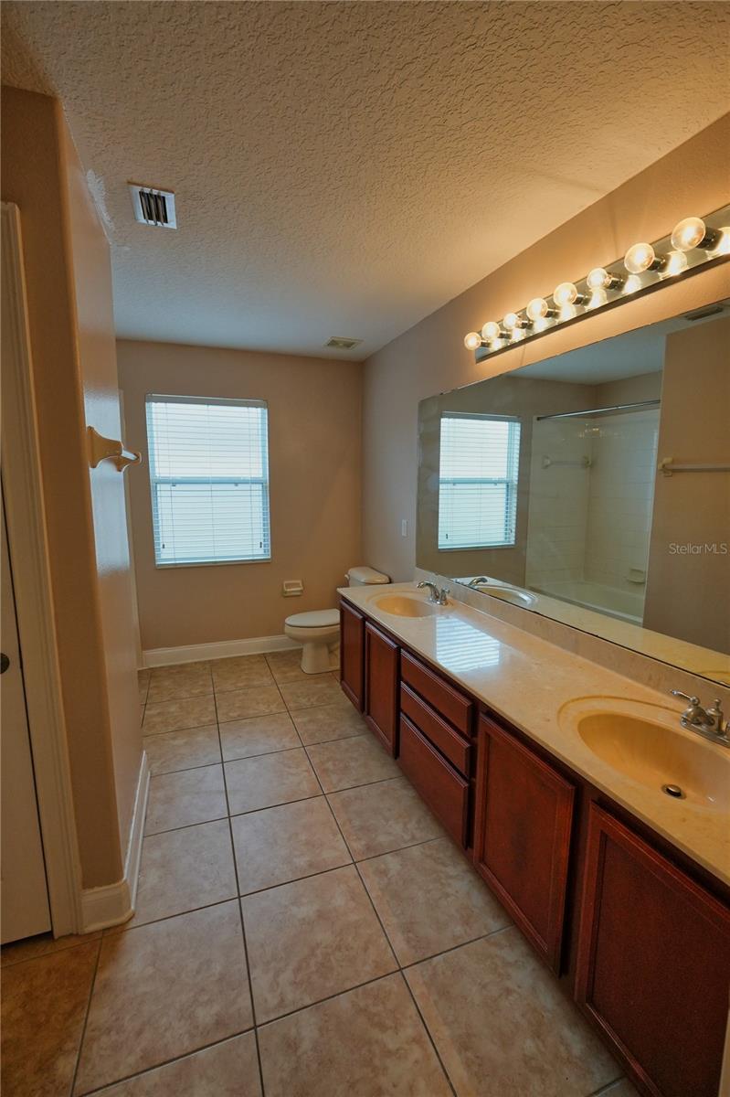 TOSCANA W - Residential Lease