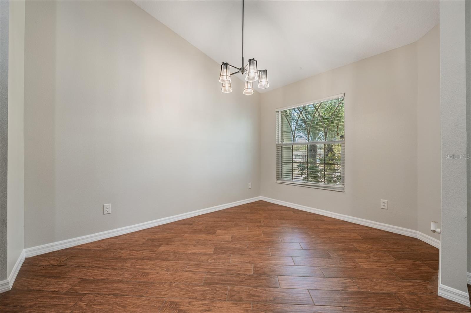 1571 SUNSET POINT ROAD