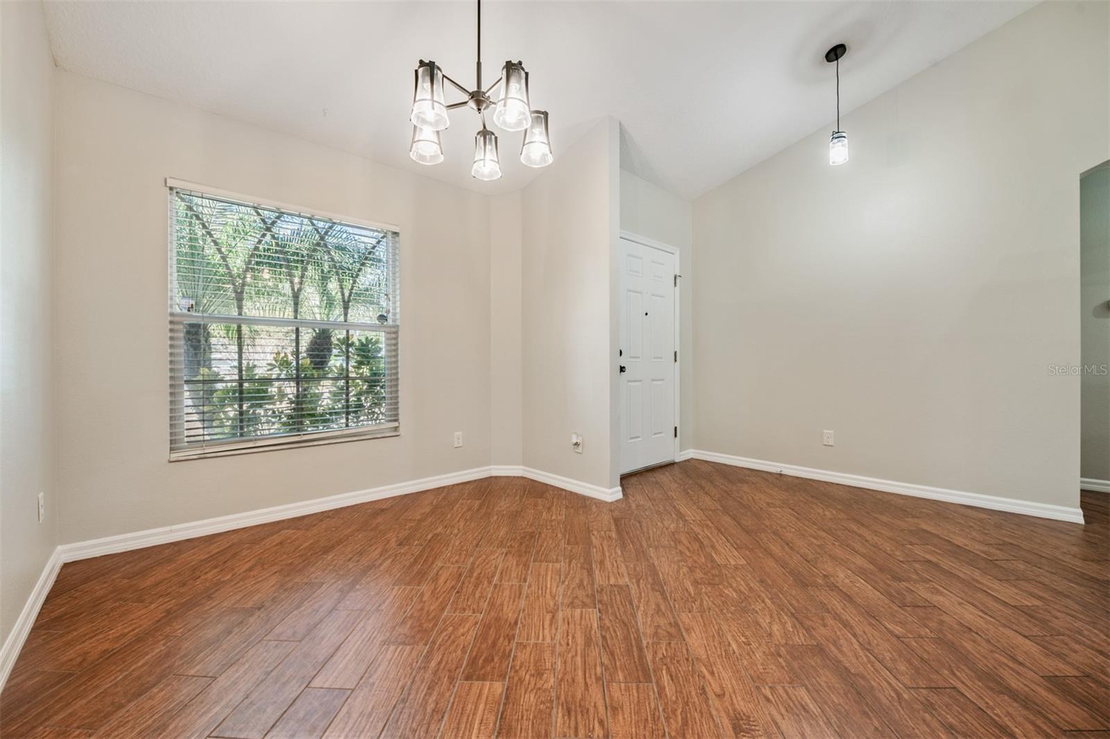 1571 SUNSET POINT ROAD