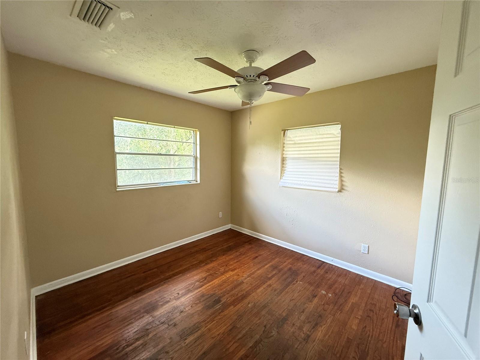 CLERMONT SUNNYSIDE UNIT - Residential Lease