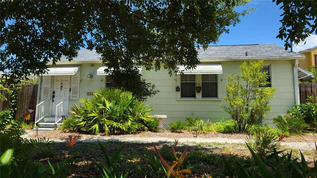 Photo of 919 W Woodlawn Avenue, Tampa, FL 33603 (MLS # O6424675)