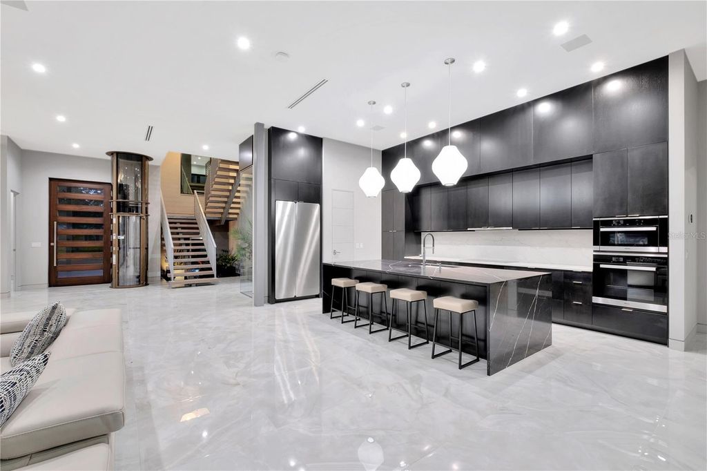 Photo of 527 W Davis Boulevard, Tampa, FL 33606 (MLS # TB8381013)