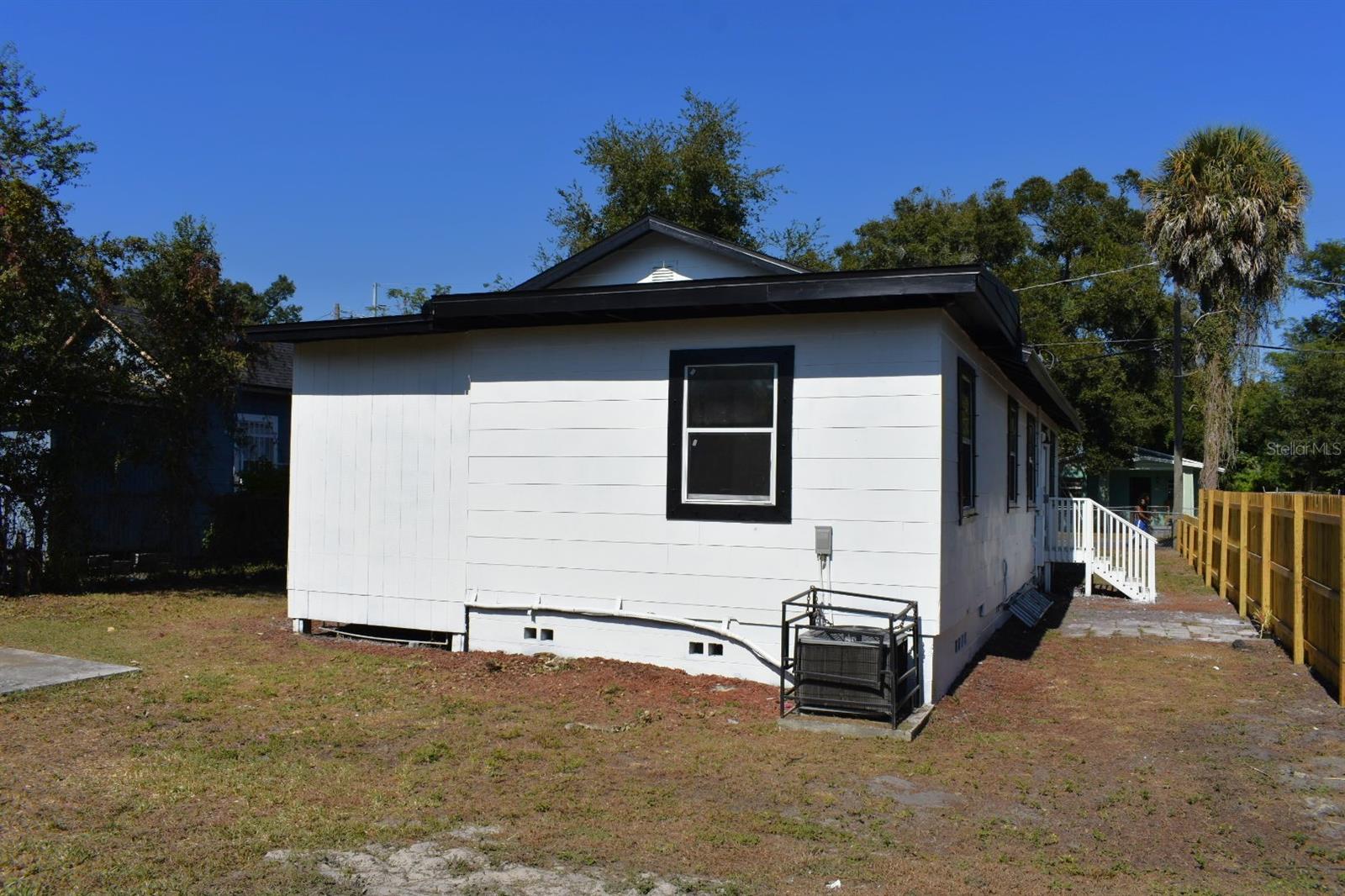 3211 E CHELSEA STREET