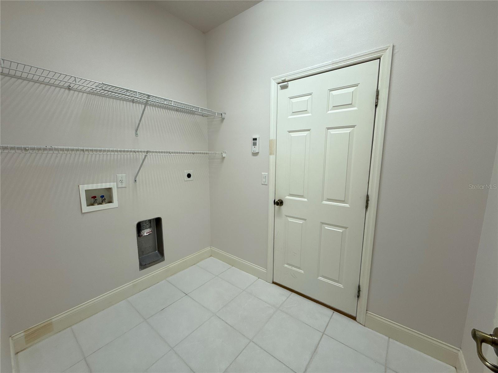 LAKE DIAMOND GOLF & CC PH 03 - Residential Lease