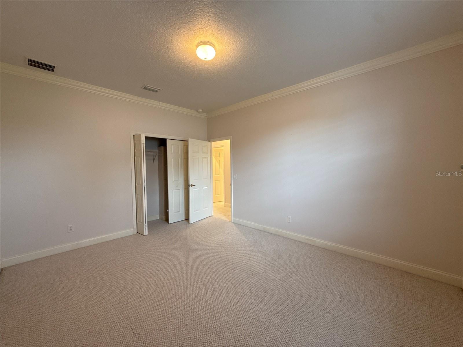 LAKE DIAMOND GOLF & CC PH 03 - Residential Lease