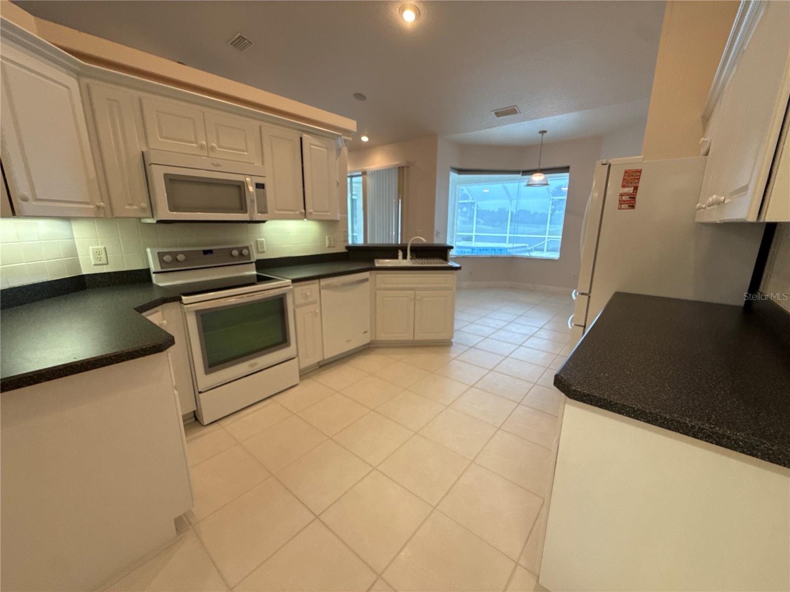 LAKE DIAMOND GOLF & CC PH 03 - Residential Lease