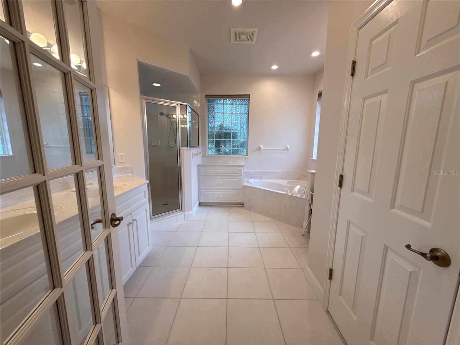 LAKE DIAMOND GOLF & CC PH 03 - Residential Lease