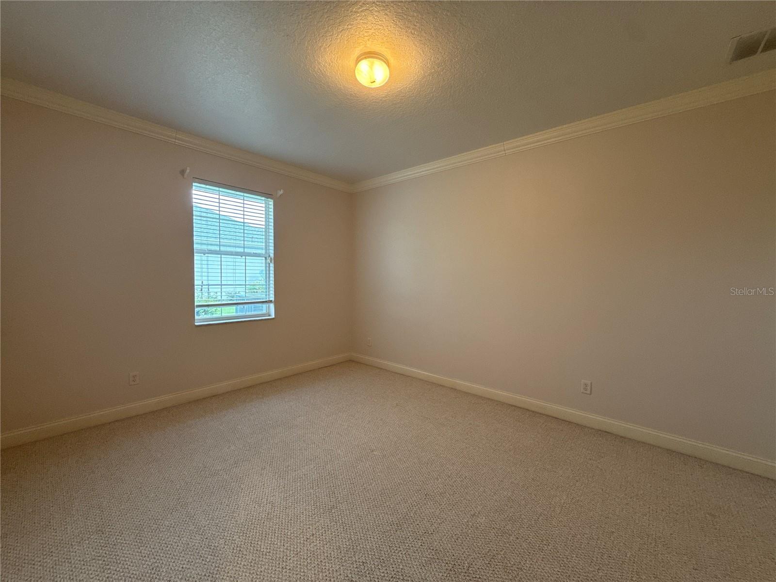 LAKE DIAMOND GOLF & CC PH 03 - Residential Lease