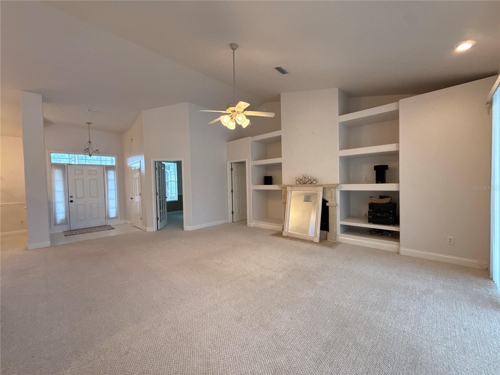 LAKE DIAMOND GOLF & CC PH 03 - Residential Lease