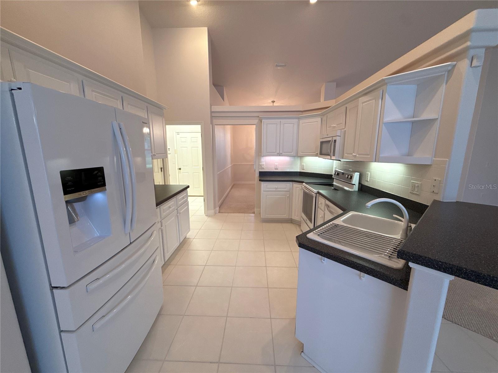 LAKE DIAMOND GOLF & CC PH 03 - Residential Lease