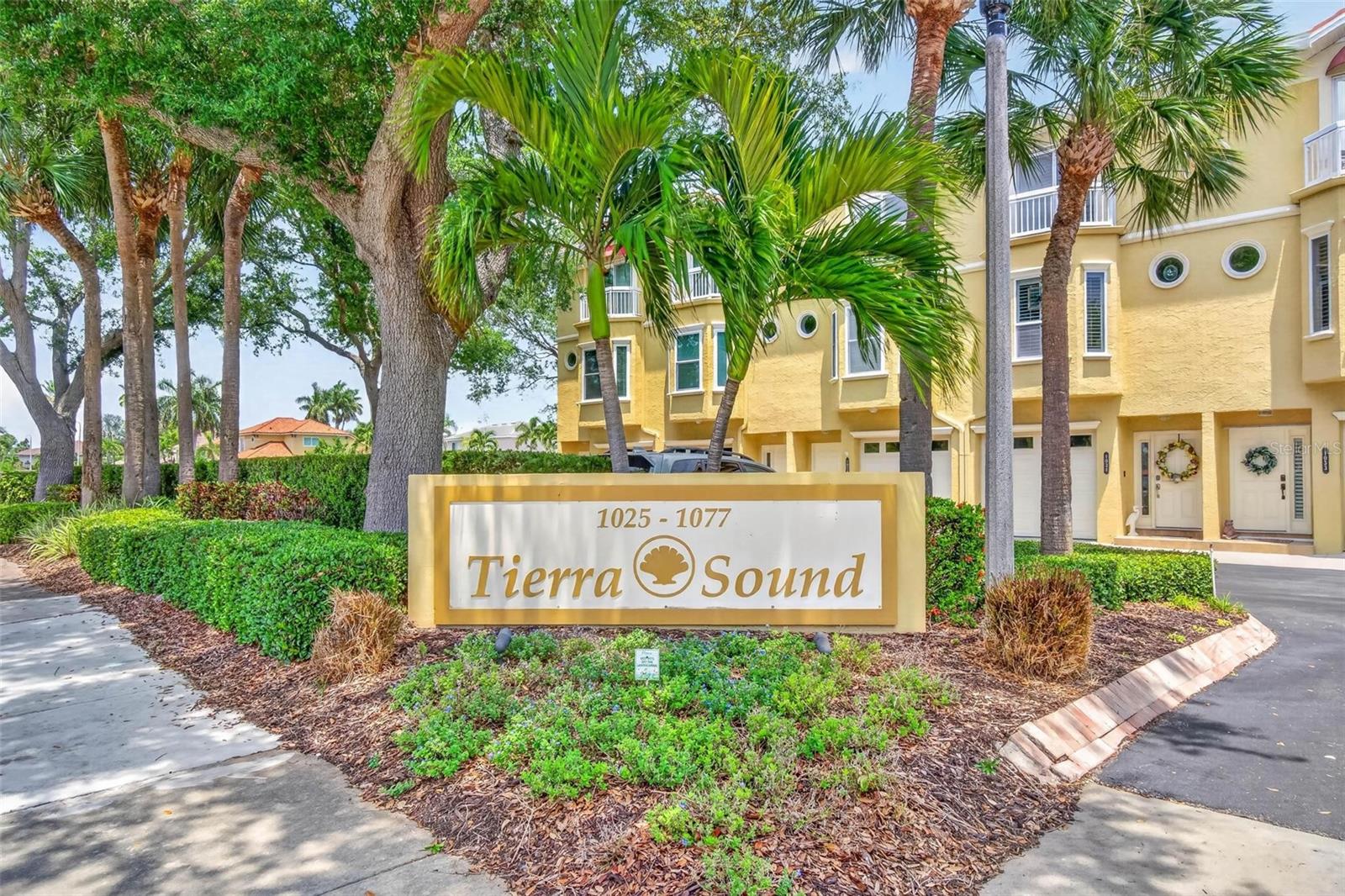 1033 PINELLAS BAYWAY  S