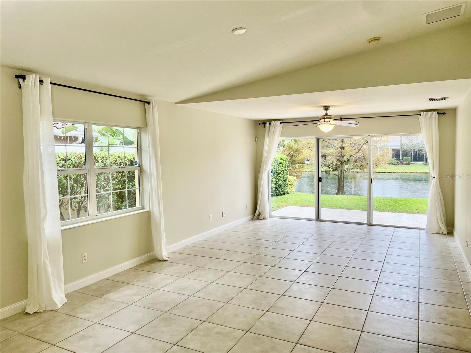 VILLAGEWALK/LK NONAD & 01 - Residential Lease