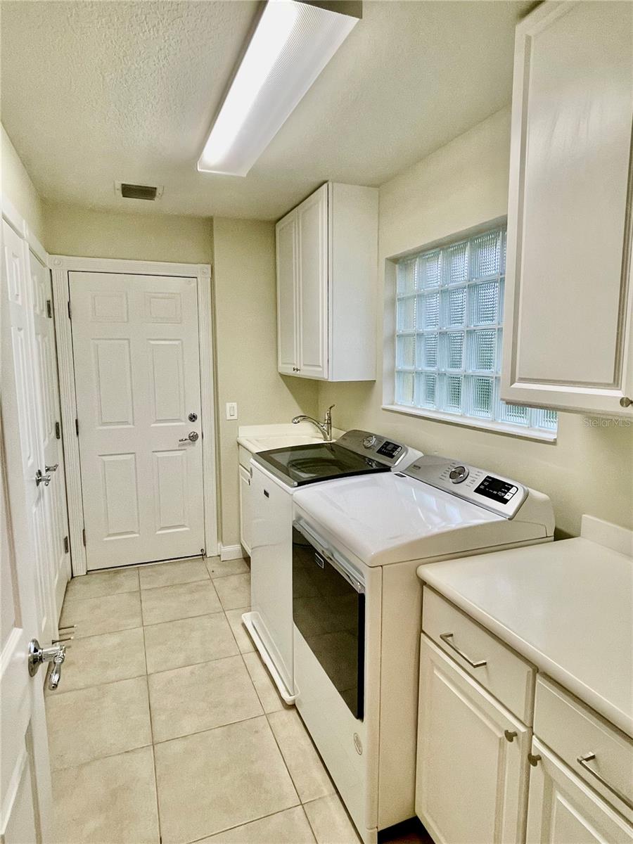 VILLAGEWALK/LK NONAD & 01 - Residential Lease