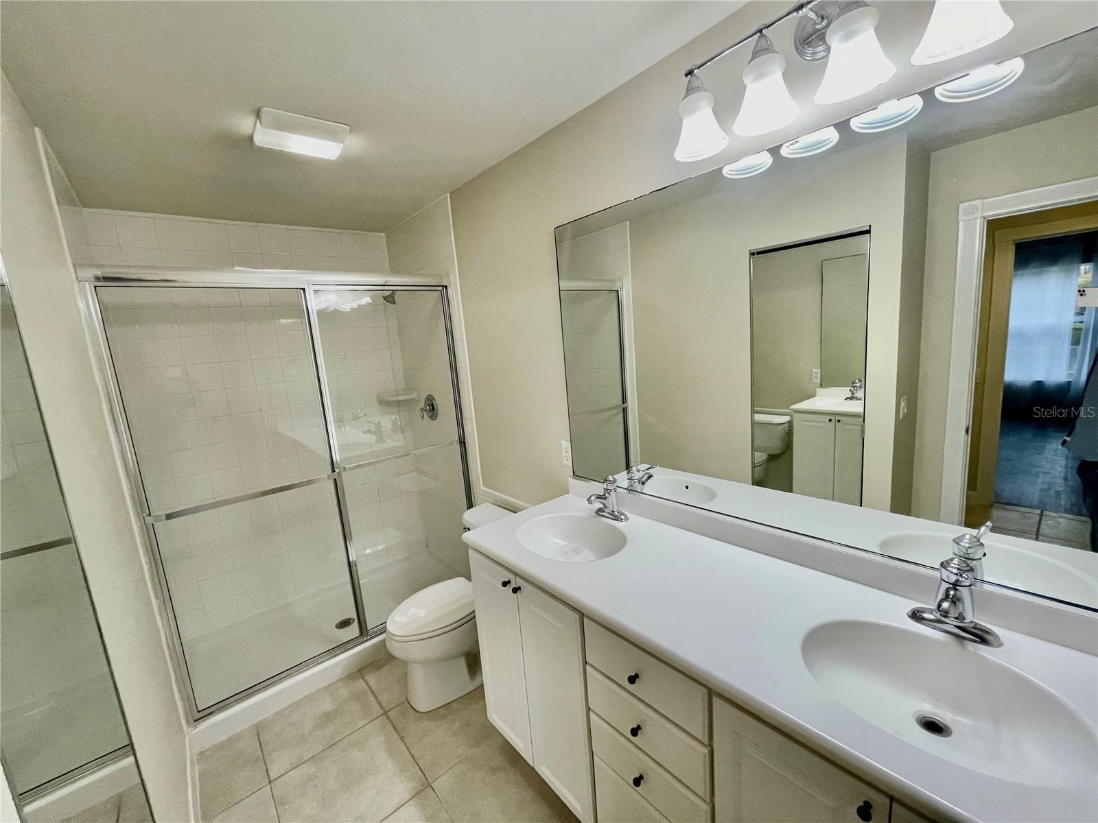 VILLAGEWALK/LK NONAD & 01 - Residential Lease