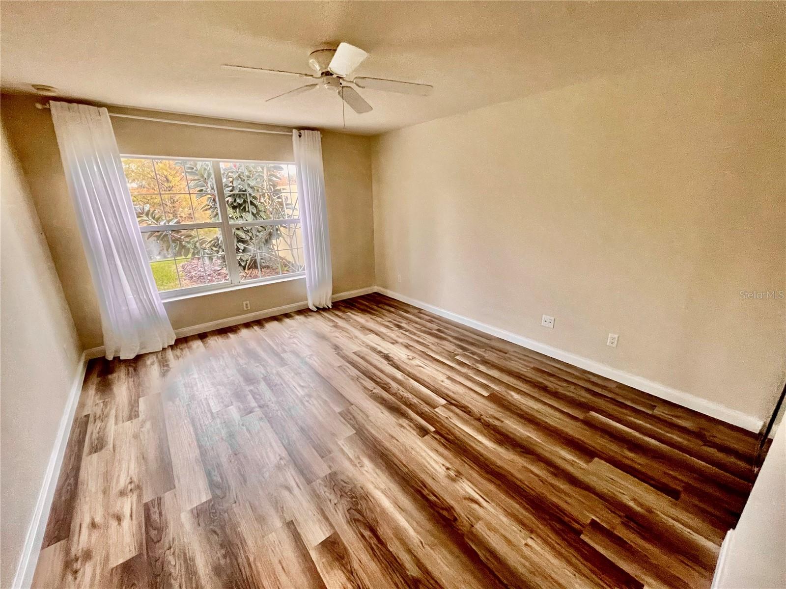 VILLAGEWALK/LK NONAD & 01 - Residential Lease