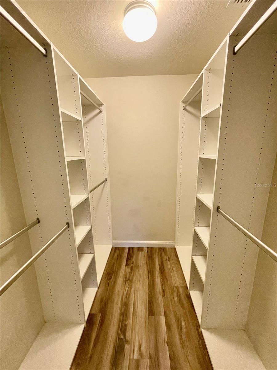 VILLAGEWALK/LK NONAD & 01 - Residential Lease