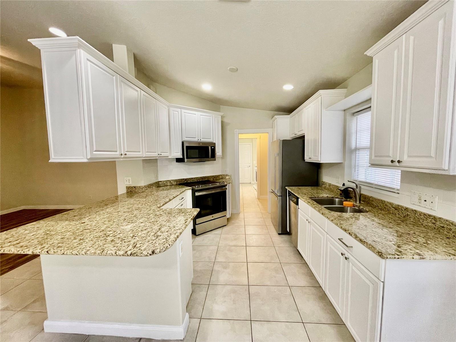 VILLAGEWALK/LK NONAD & 01 - Residential Lease