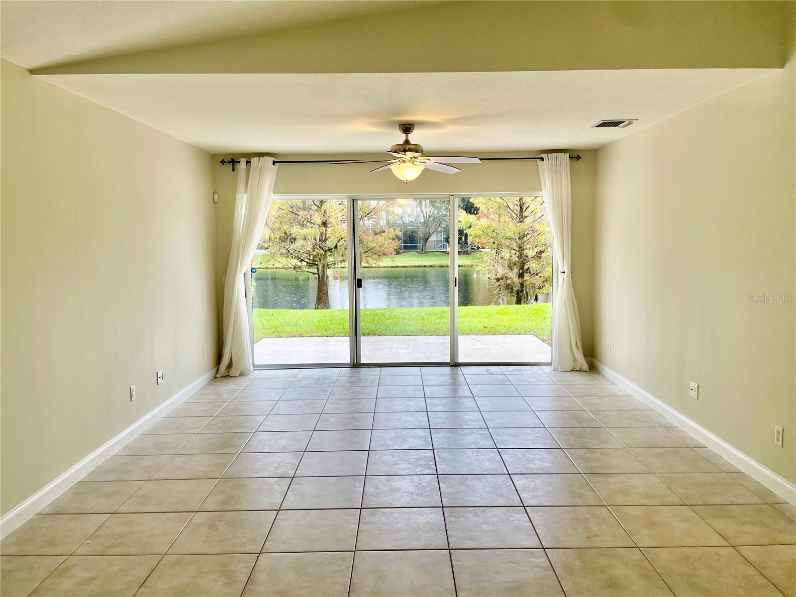 VILLAGEWALK/LK NONAD & 01 - Residential Lease