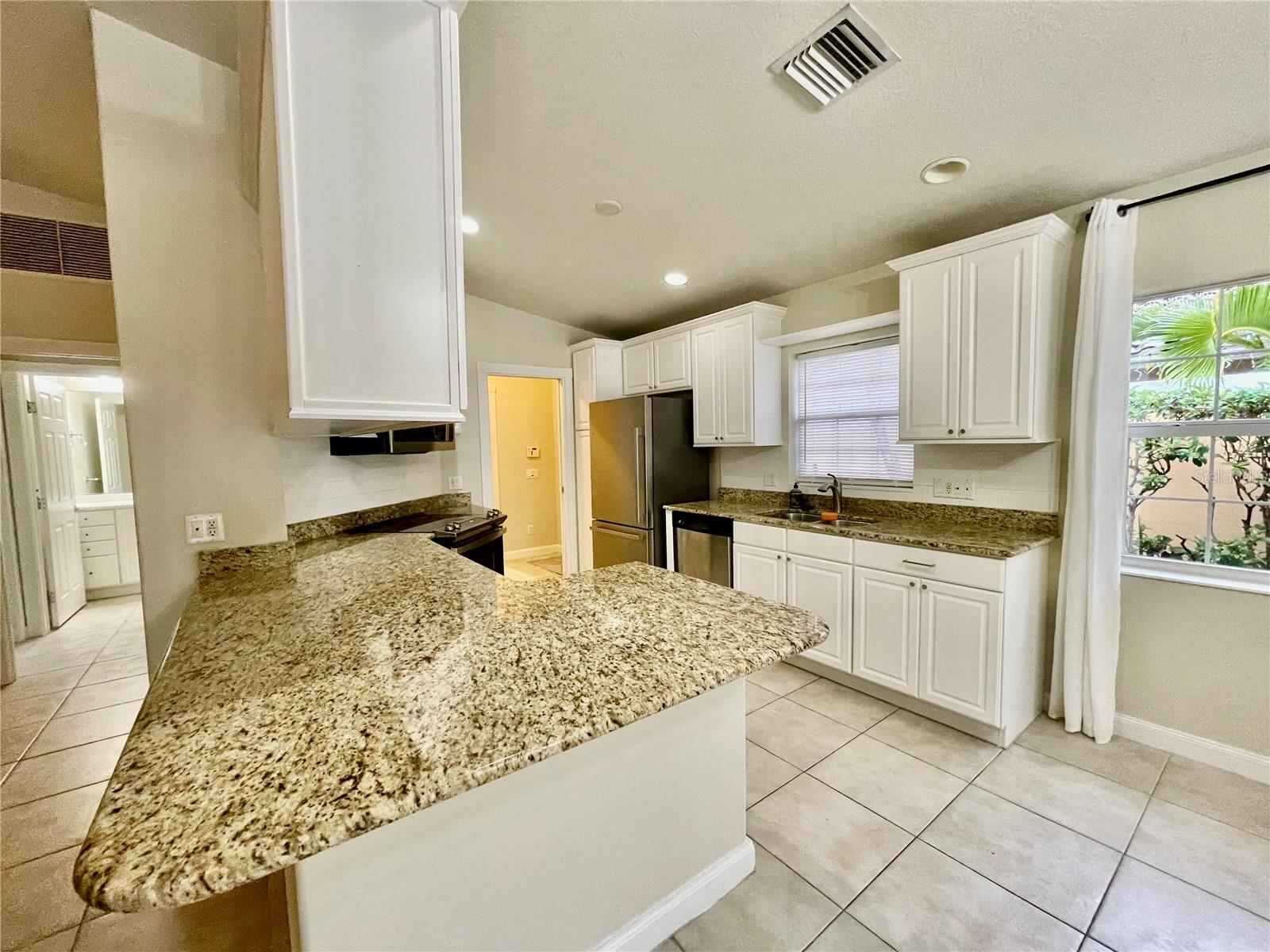 VILLAGEWALK/LK NONAD & 01 - Residential Lease