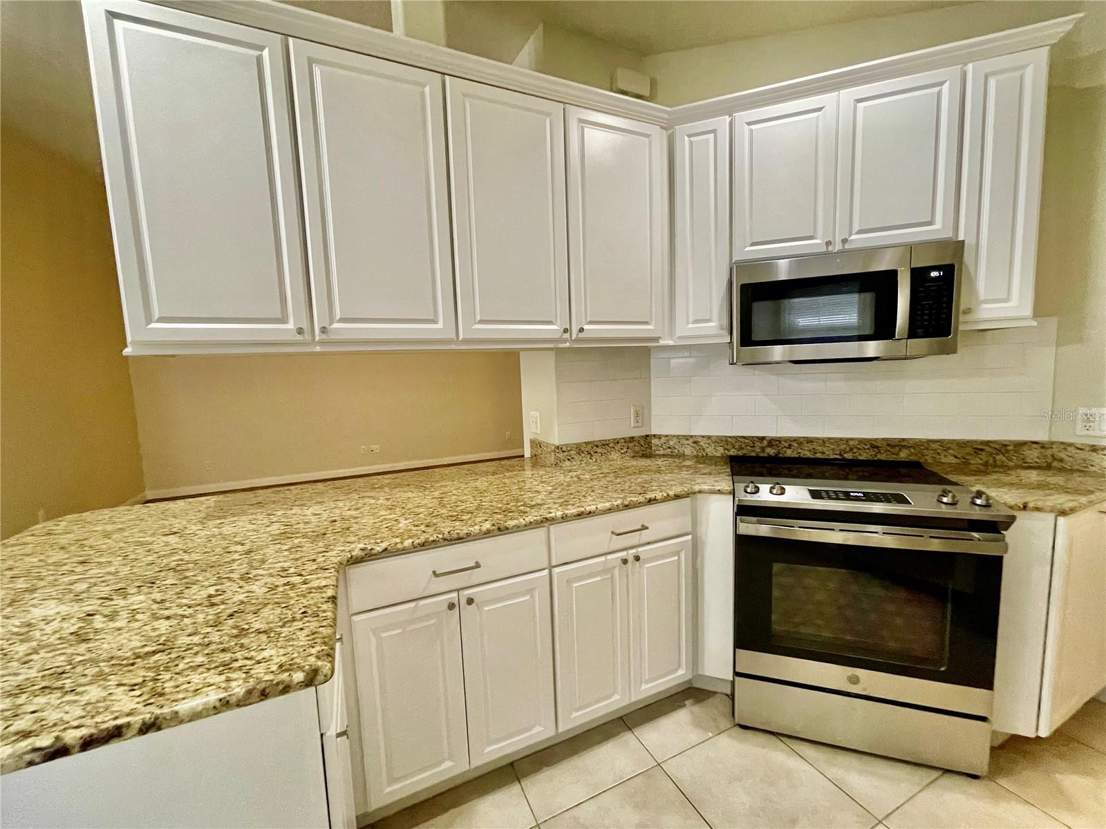 VILLAGEWALK/LK NONAD & 01 - Residential Lease