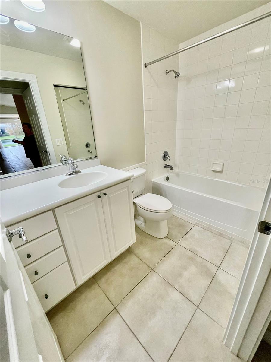 VILLAGEWALK/LK NONAD & 01 - Residential Lease