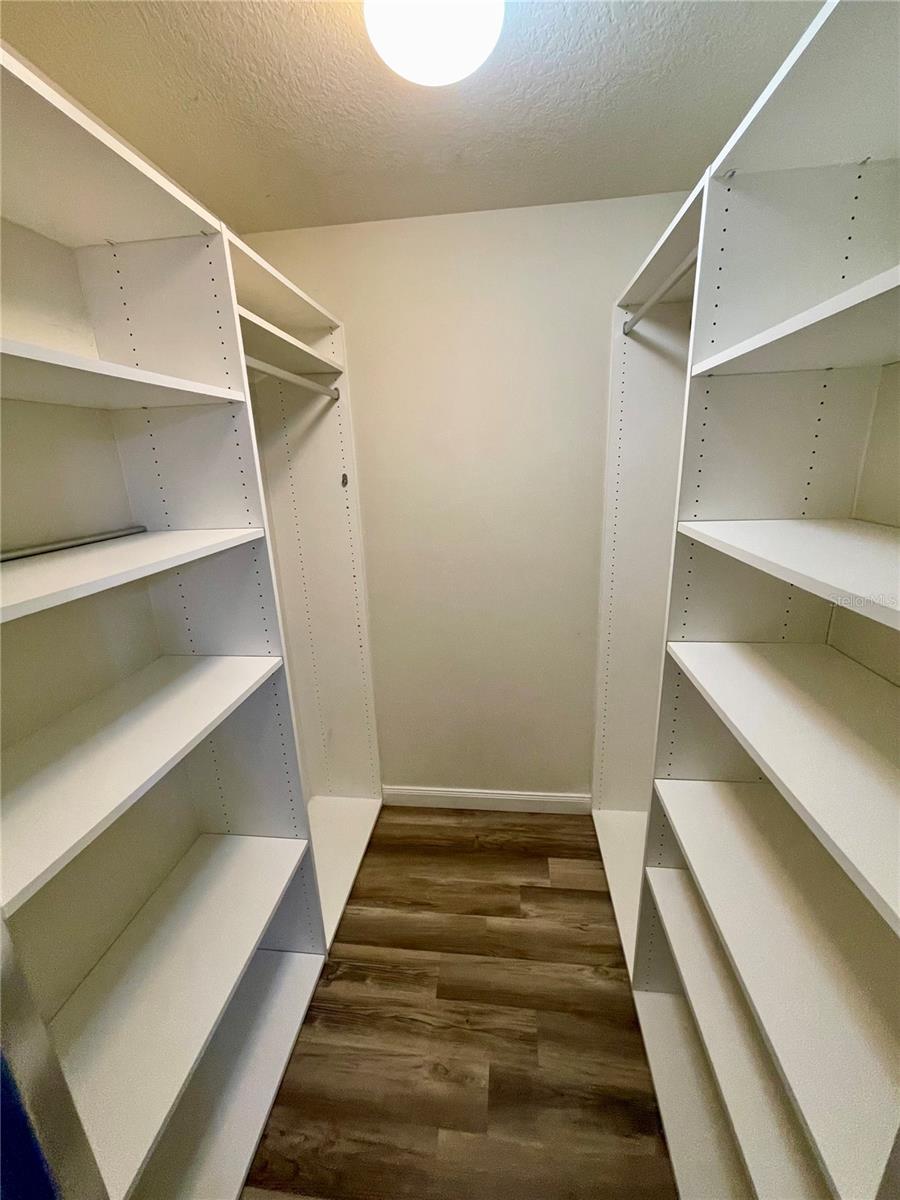 VILLAGEWALK/LK NONAD & 01 - Residential Lease