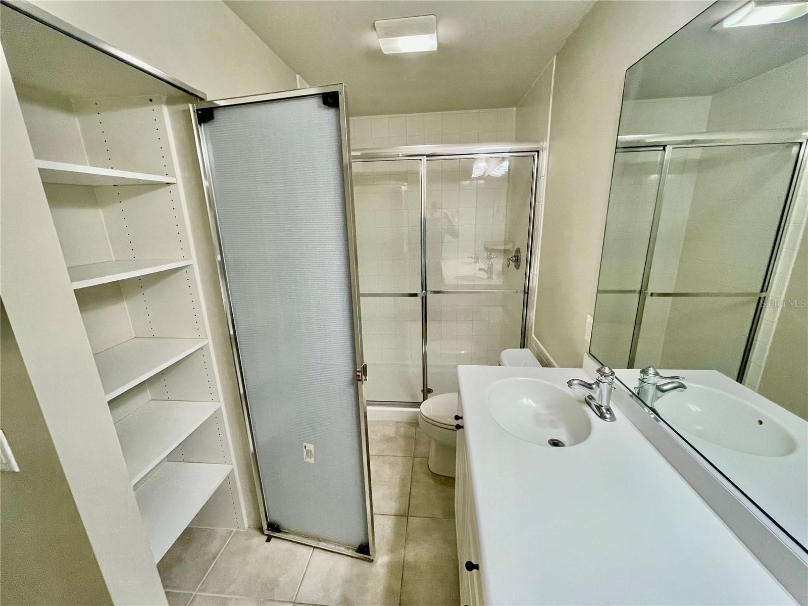 VILLAGEWALK/LK NONAD & 01 - Residential Lease